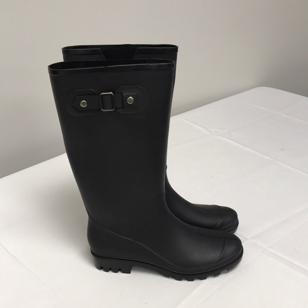 Twisted womens rain boots size 8 US